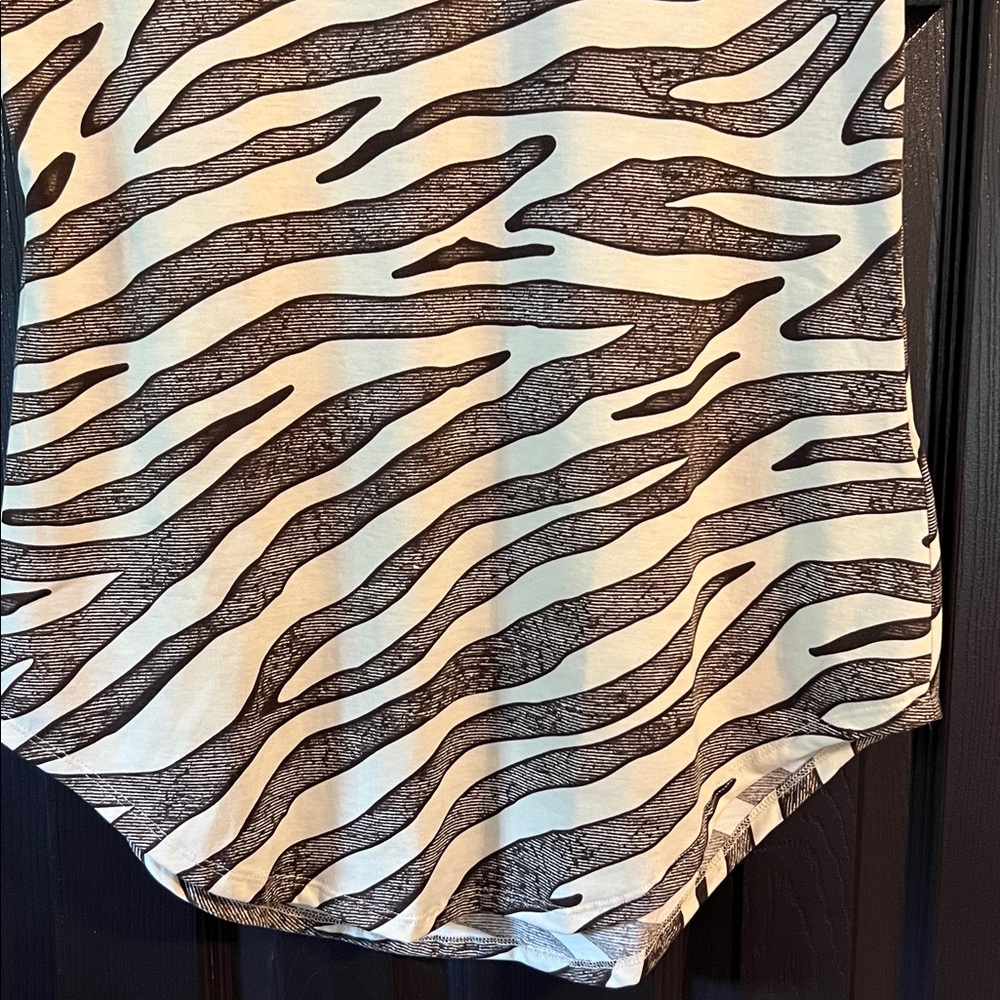 LuLaRoe Iris Top - Small - Picture 6 of 11